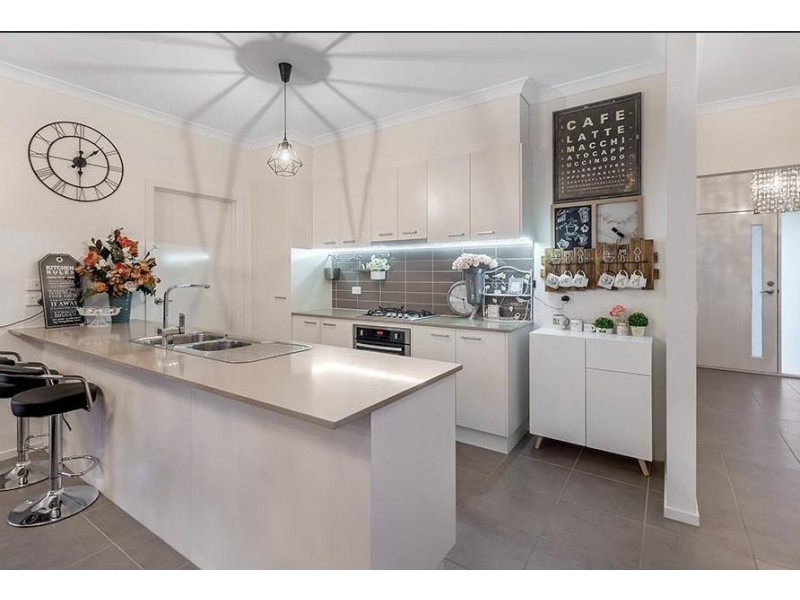 4 Iron Bridge Road, Craigieburn VIC 3064