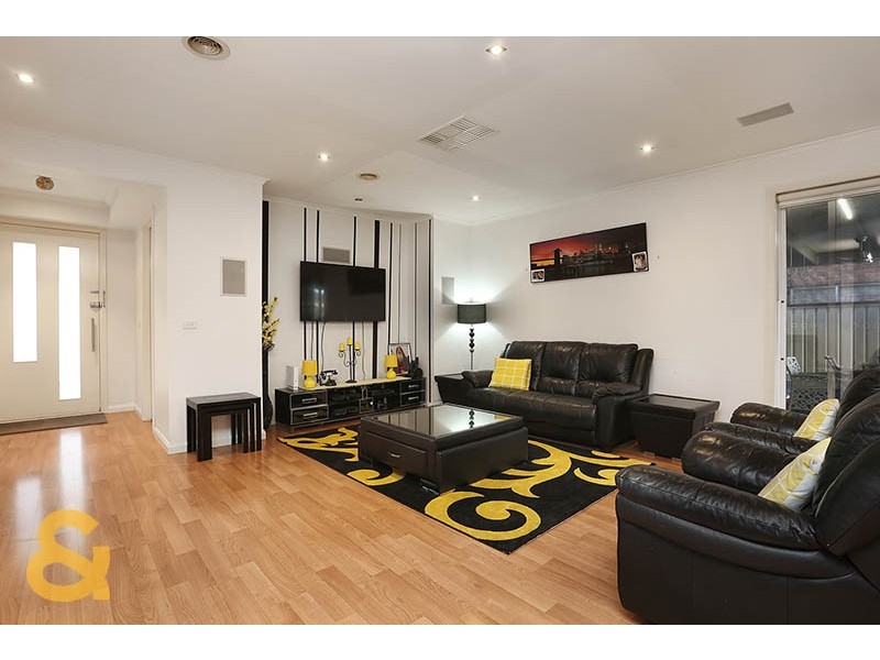 77 Lockwood Drive, Roxburgh Park VIC 3064