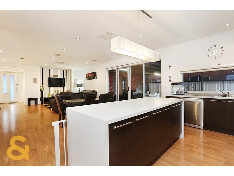 77 Lockwood Drive, Roxburgh Park VIC 3064