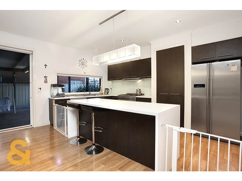 77 Lockwood Drive, Roxburgh Park VIC 3064