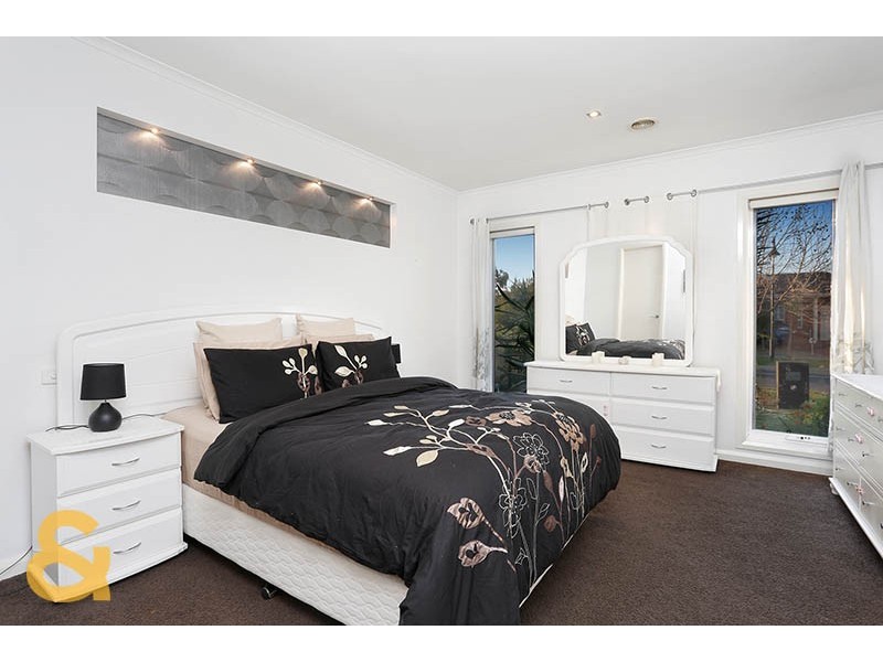 77 Lockwood Drive, Roxburgh Park VIC 3064