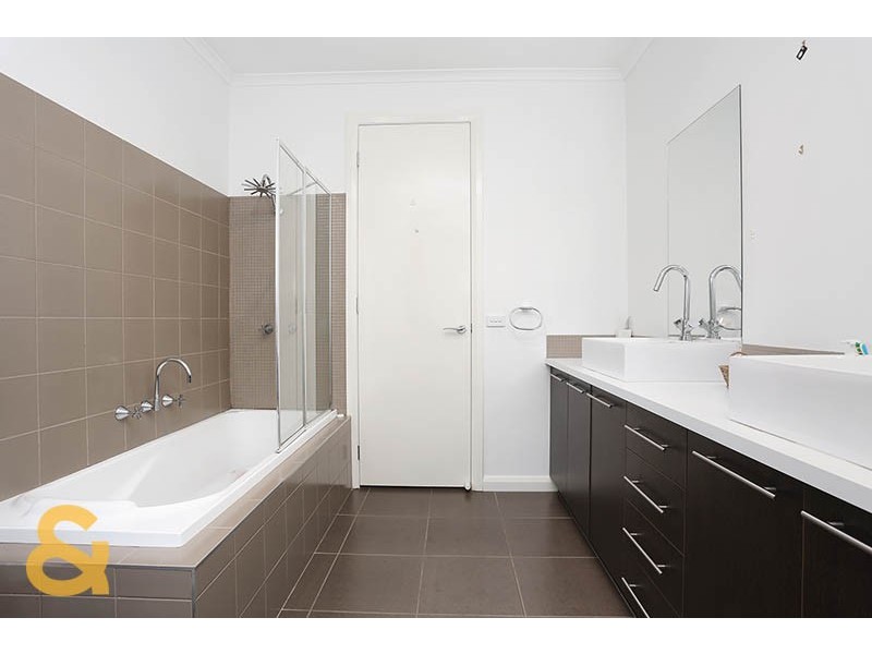 77 Lockwood Drive, Roxburgh Park VIC 3064