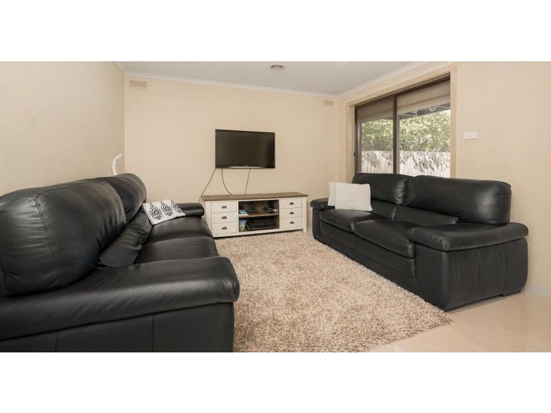 4 Chilwell Court, Meadow Heights VIC 3048