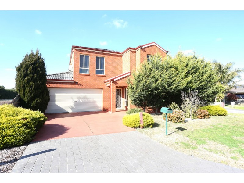 18 Yellowstone Court, Roxburgh Park VIC 3064