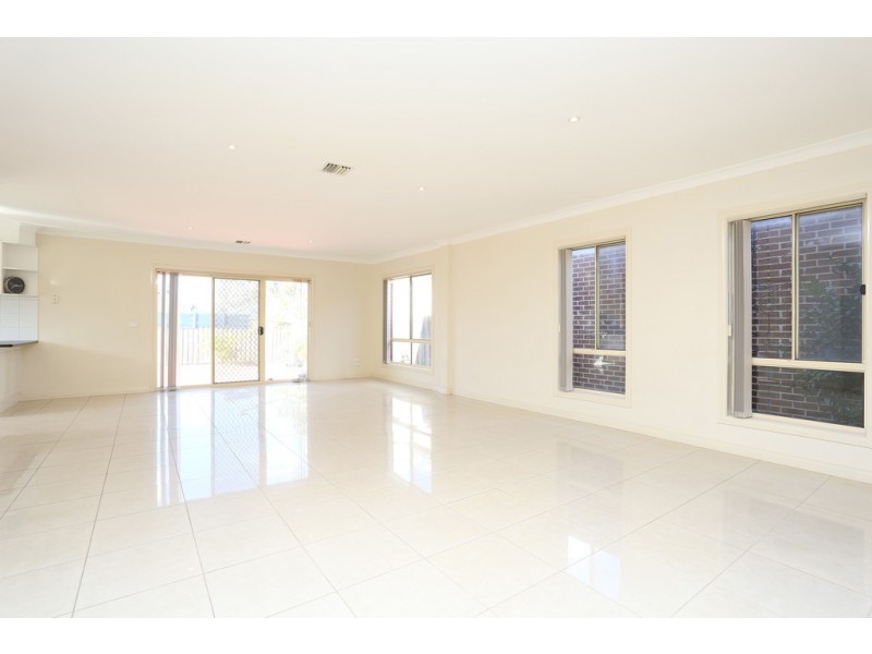 18 Yellowstone Court, Roxburgh Park VIC 3064