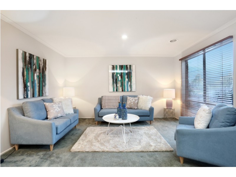 16 Sandover Drive, Roxburgh Park VIC 3064