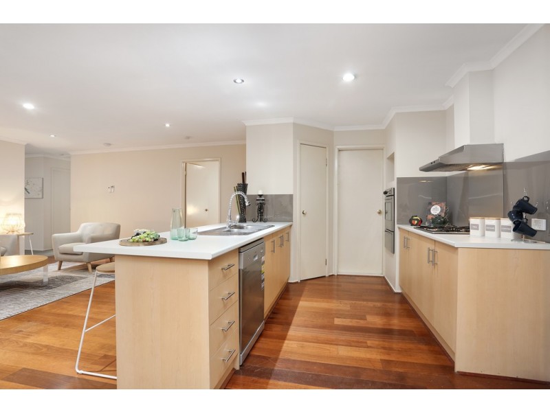 16 Sandover Drive, Roxburgh Park VIC 3064