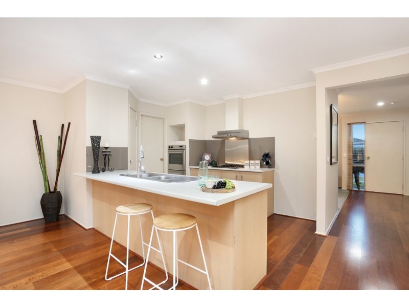 16 Sandover Drive, Roxburgh Park VIC 3064