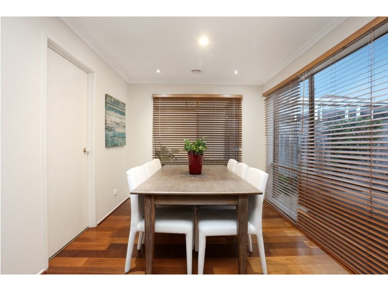16 Sandover Drive, Roxburgh Park VIC 3064
