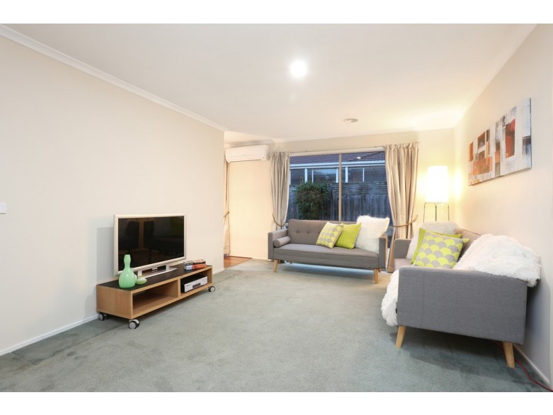16 Sandover Drive, Roxburgh Park VIC 3064