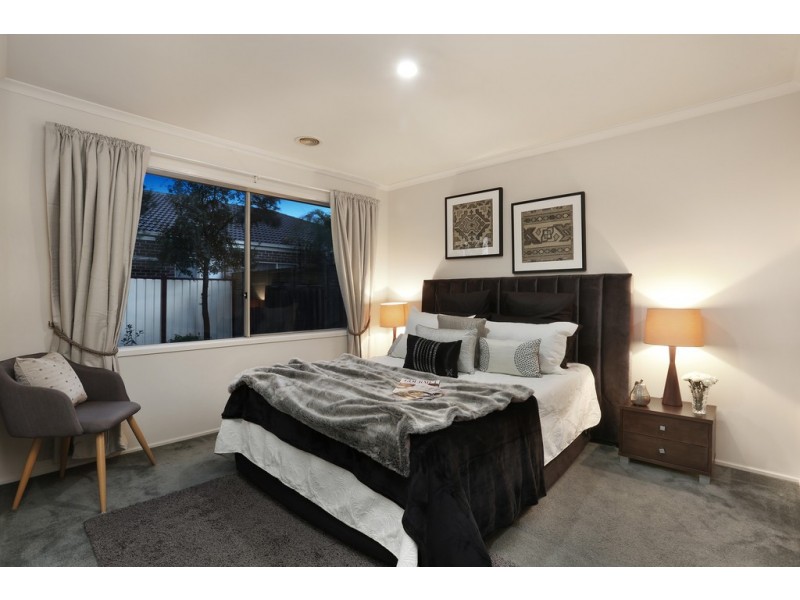 16 Sandover Drive, Roxburgh Park VIC 3064