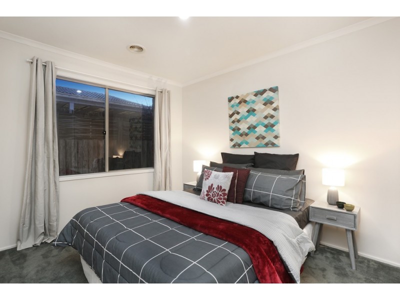 16 Sandover Drive, Roxburgh Park VIC 3064