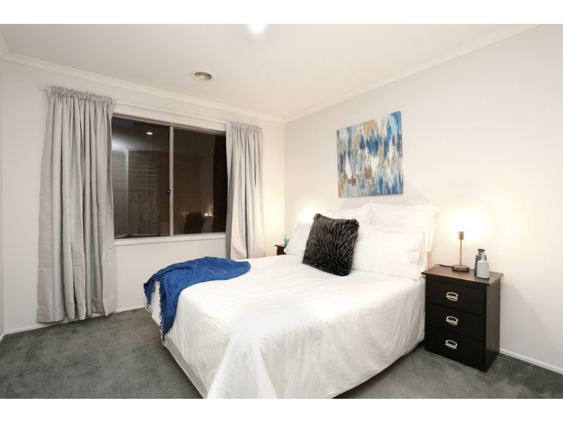 16 Sandover Drive, Roxburgh Park VIC 3064
