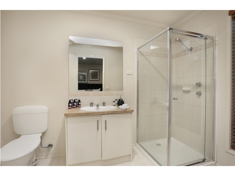 16 Sandover Drive, Roxburgh Park VIC 3064