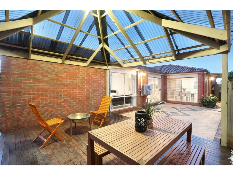 16 Sandover Drive, Roxburgh Park VIC 3064