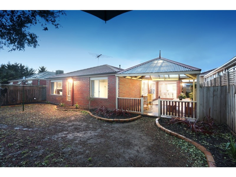 16 Sandover Drive, Roxburgh Park VIC 3064