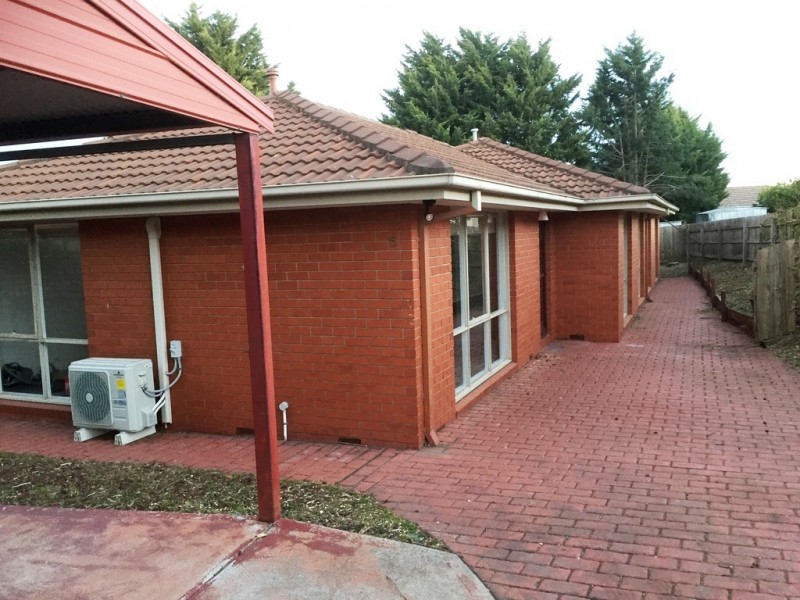 5 Themeda Court, Meadow Heights VIC 3048