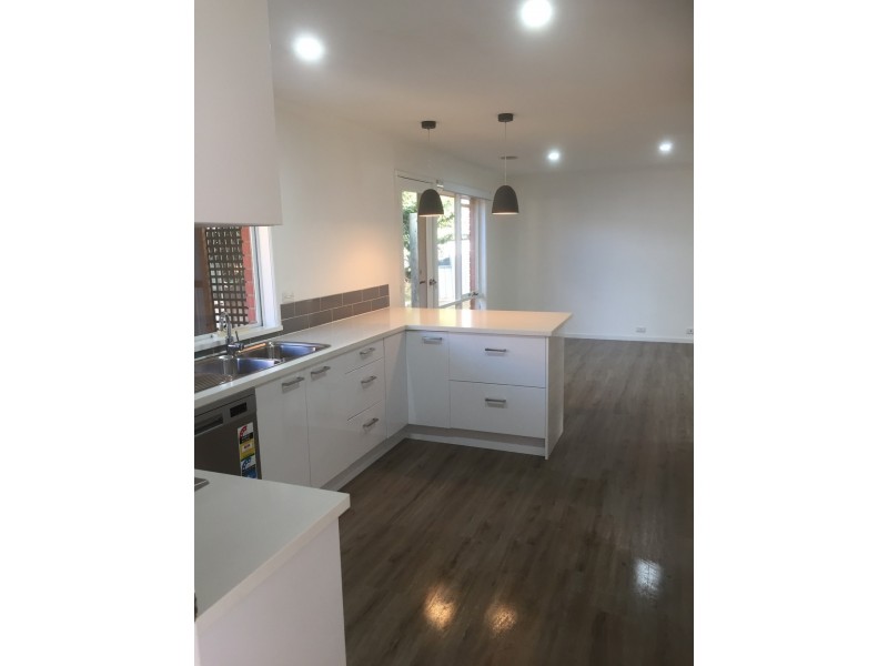 5 Themeda Court, Meadow Heights VIC 3048