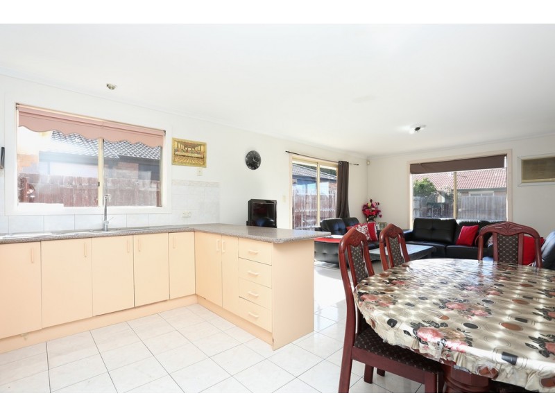 4 Creswick Court, Roxburgh Park VIC 3064