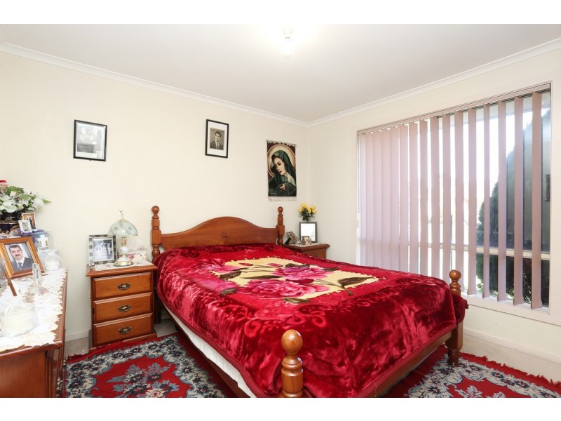 4 Creswick Court, Roxburgh Park VIC 3064