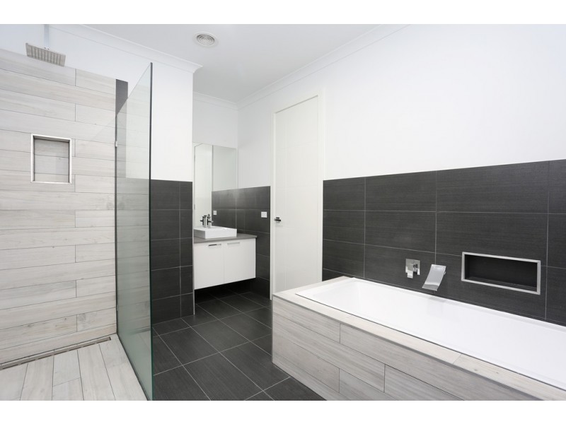 27 Loudon Circuit, Craigieburn VIC 3064