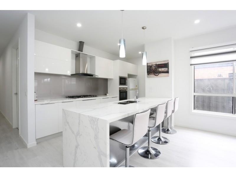27 Loudon Circuit, Craigieburn VIC 3064