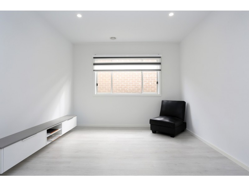 27 Loudon Circuit, Craigieburn VIC 3064