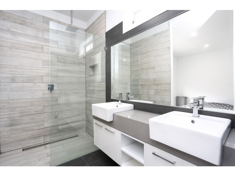 27 Loudon Circuit, Craigieburn VIC 3064