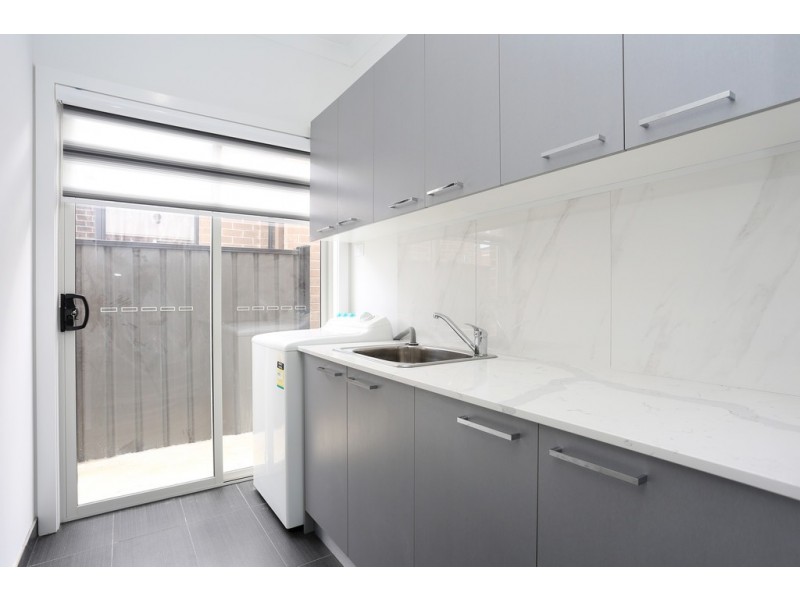 27 Loudon Circuit, Craigieburn VIC 3064