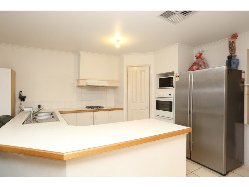 6 Pegasus Court, Roxburgh Park VIC 3064