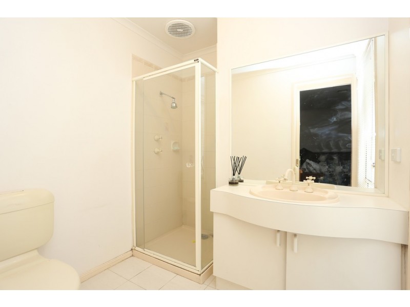 6 Pegasus Court, Roxburgh Park VIC 3064