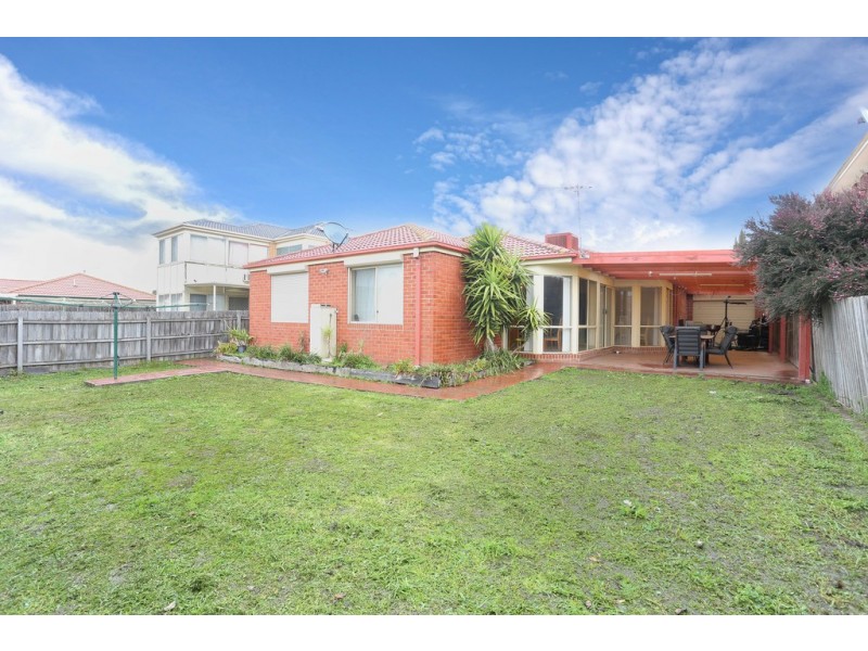 6 Pegasus Court, Roxburgh Park VIC 3064