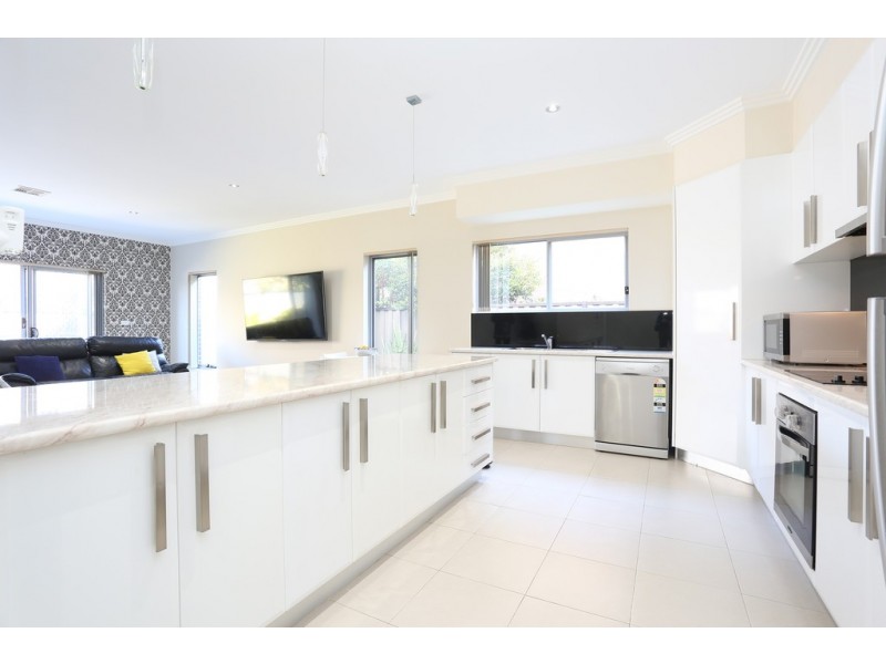 50 Coronet Avenue, Roxburgh Park VIC 3064
