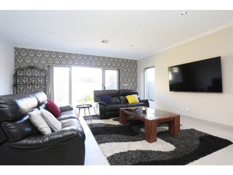 50 Coronet Avenue, Roxburgh Park VIC 3064