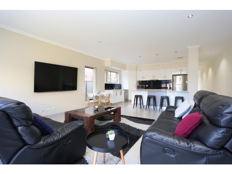 50 Coronet Avenue, Roxburgh Park VIC 3064