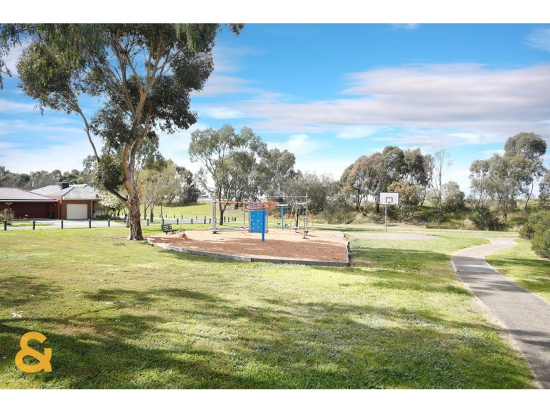 21 Orion Way, Roxburgh Park VIC 3064