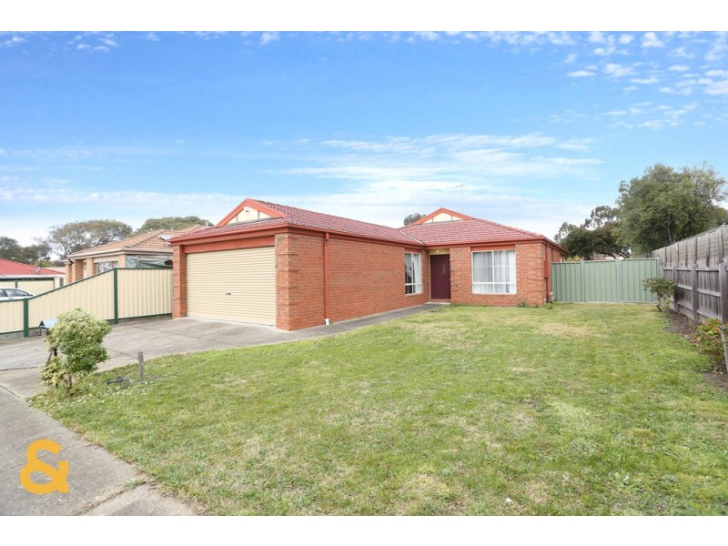 8 Caulfield Crescent, Roxburgh Park VIC 3064