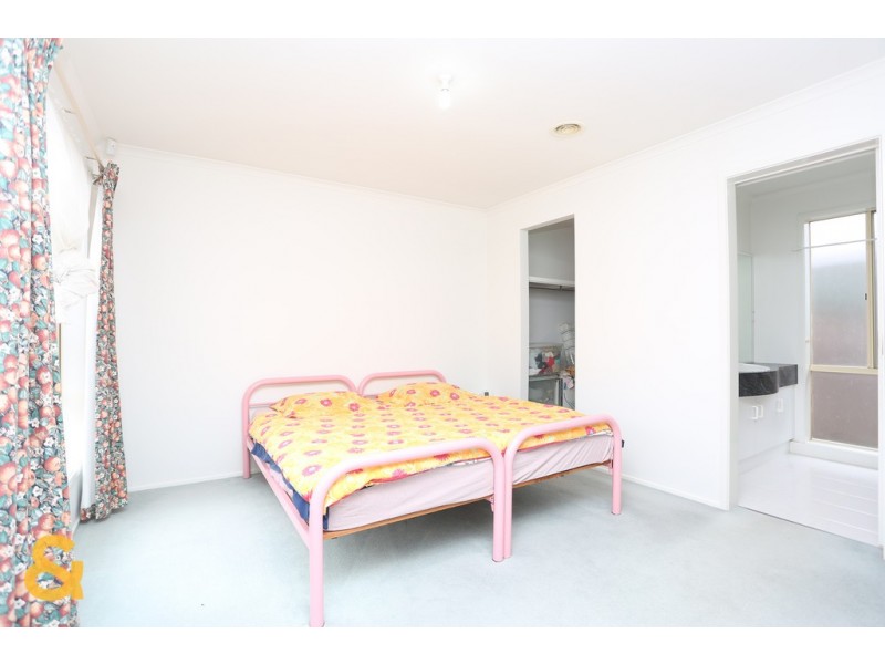 8 Caulfield Crescent, Roxburgh Park VIC 3064