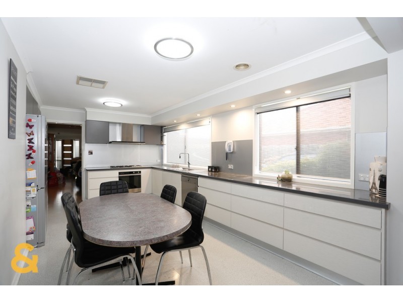 14 Stainsby Crescent, Roxburgh Park VIC 3064