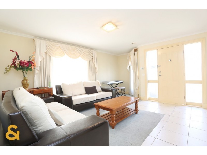 9 Murray Walk, Roxburgh Park VIC 3064