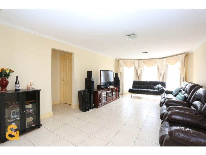 9 Murray Walk, Roxburgh Park VIC 3064