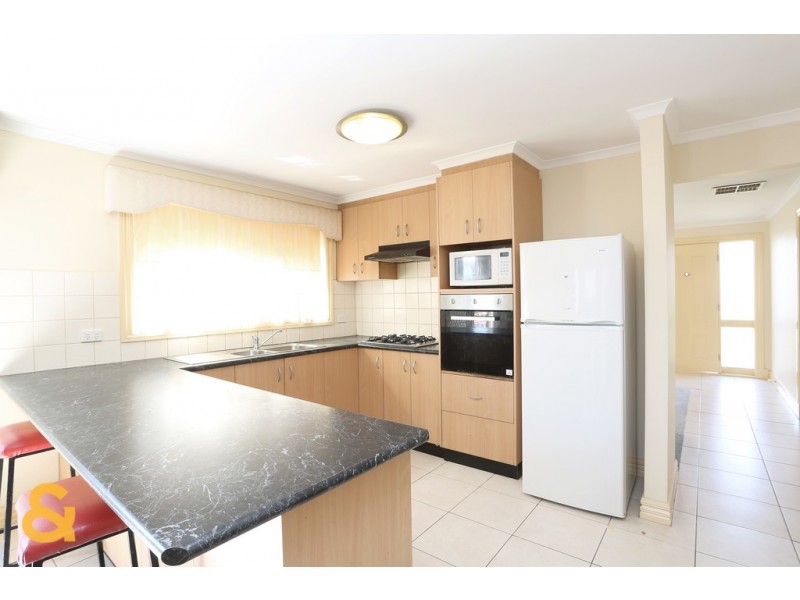 9 Murray Walk, Roxburgh Park VIC 3064