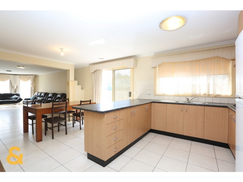 9 Murray Walk, Roxburgh Park VIC 3064