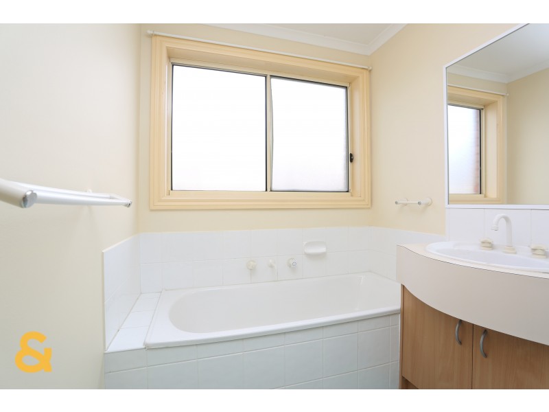 9 Murray Walk, Roxburgh Park VIC 3064