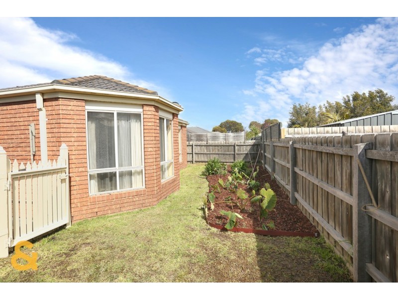 9 Murray Walk, Roxburgh Park VIC 3064