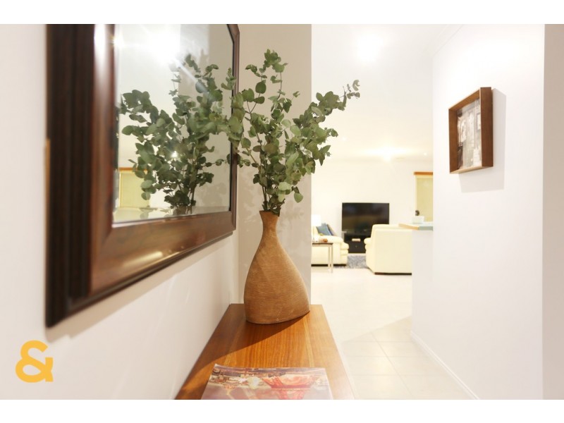 8 Bonney Place, Roxburgh Park VIC 3064