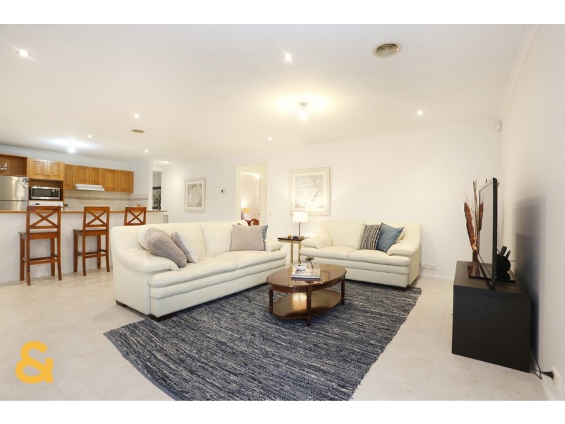 8 Bonney Place, Roxburgh Park VIC 3064