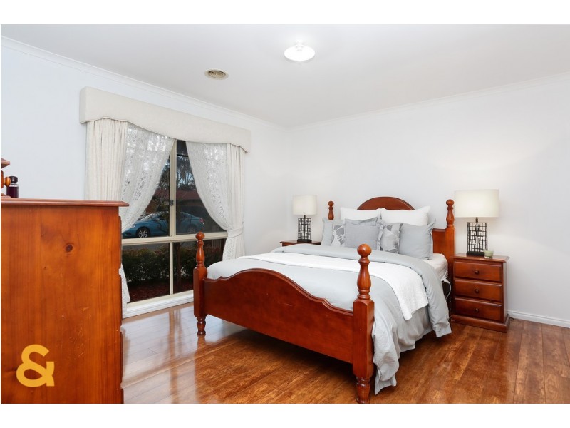 8 Bonney Place, Roxburgh Park VIC 3064