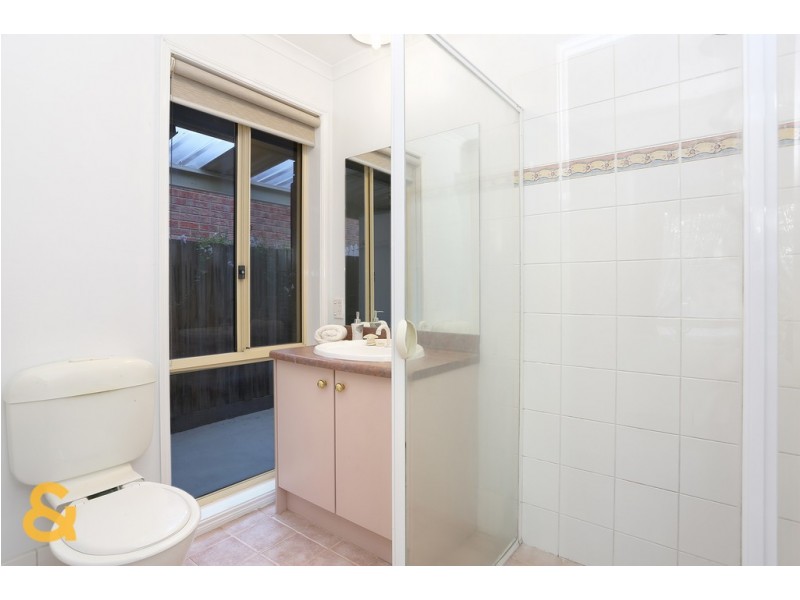 8 Bonney Place, Roxburgh Park VIC 3064