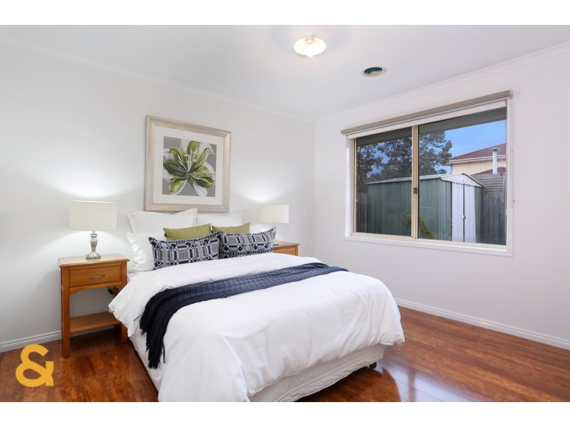 8 Bonney Place, Roxburgh Park VIC 3064